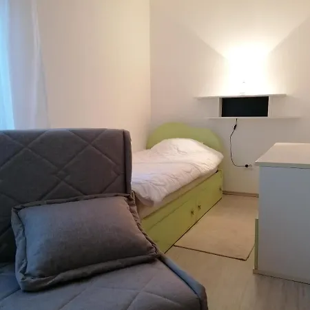 Apartment Crown Rd *